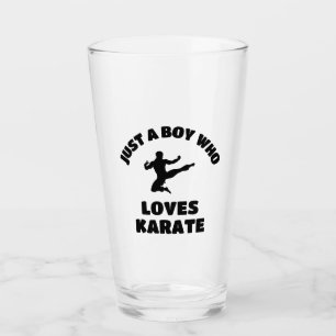 Nur ein Junge, der Lieben Karate Glas