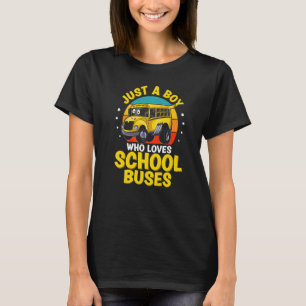 Nur ein Junge, der Schulbusse liebt Bus für Kleink T-Shirt