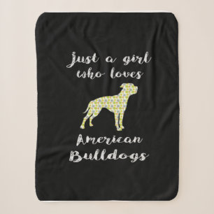 Nur ein Mädchen, das amerikanische Bulldogs Liebe Sherpadecke