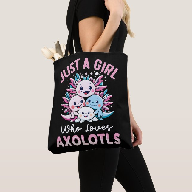 Nur ein Mädchen, das Axolotls Lieben Tasche (Von Nahem)
