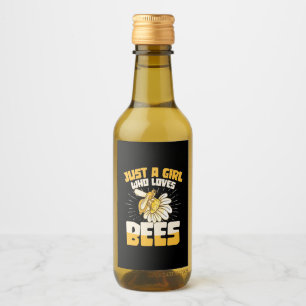 Nur ein Mädchen, das Bienen Liebe Weinetikett