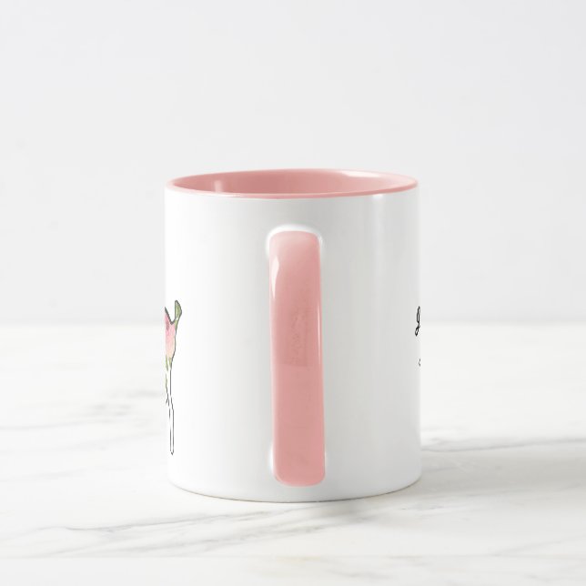 Nur ein Mädchen, das die Tasse des Kaffees Liebe (Griff)