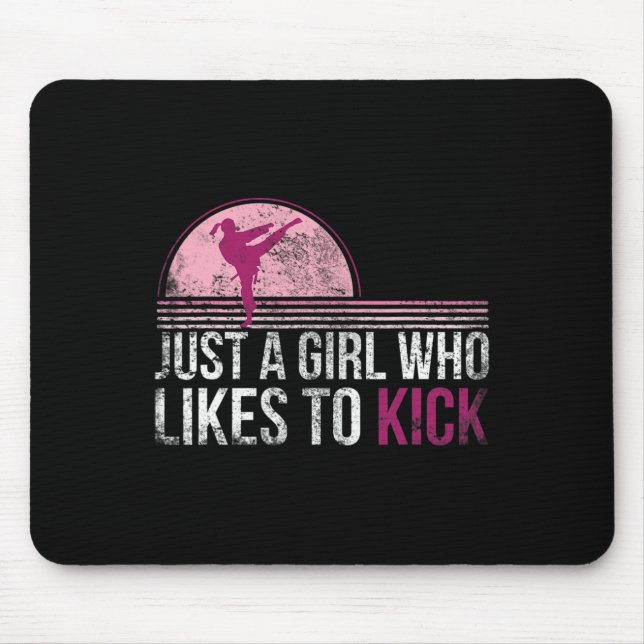 Nur ein Mädchen, das gerne Karate-Kampfkünste töte Mousepad (Vorne)