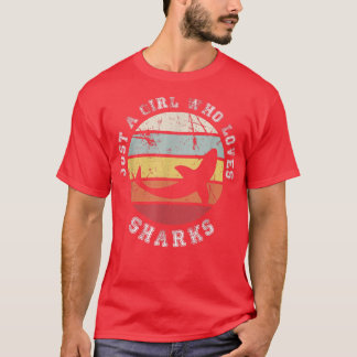 Nur ein Mädchen, das Haie Liebe475 T-Shirt