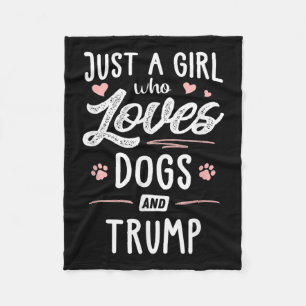 Nur ein Mädchen, das Hunde Liebe und Trump ein Ges Fleecedecke