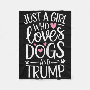Nur ein Mädchen, das Hunde und Trump Liebe Fleecedecke