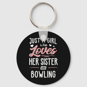 Nur ein Mädchen, das ihre Schwester und ihr Bowlin Schlüsselanhänger