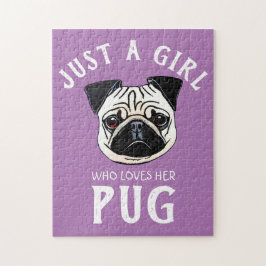 Nur ein Mädchen, das ihren Mops Liebe