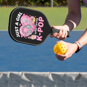Nur ein Mädchen das K-Pop liebt Pickleball Schläger