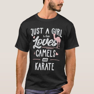 Nur ein Mädchen, das Kamele und Karate liebt Fraue T-Shirt