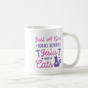 Nur ein Mädchen, das Katzen und ein frisches Tier Kaffeetasse