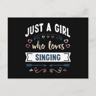 Nur ein Mädchen, das lustige Geschenke zum Singen  Postkarte