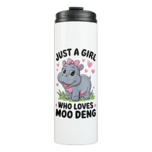Nur ein Mädchen, das Moo Deng Niedlich Baby Hippo  Thermosbecher