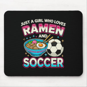 Nur ein Mädchen, das Ramen und Fußball liebt Mousepad