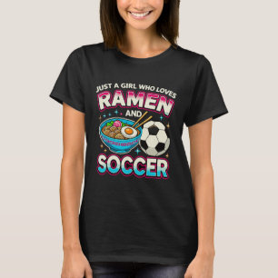 Nur ein Mädchen, das Ramen und Fußball liebt T-Shirt