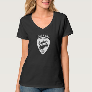 Nur ein Mädchen, das seit 2009 Gitarre spielt - Pi T-Shirt