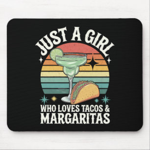 Nur ein Mädchen, das Tacos und Margarita Mexican m Mousepad
