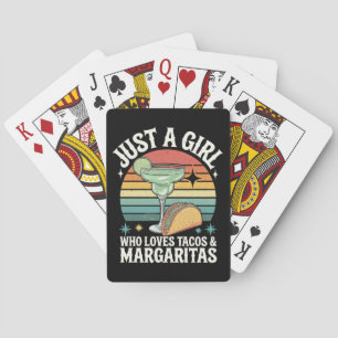 Nur ein Mädchen, das Tacos und Margarita Mexican m Spielkarten