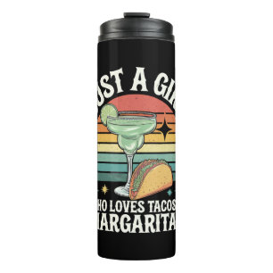 Nur ein Mädchen, das Tacos und Margarita Mexican m Thermosbecher
