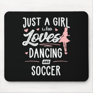 Nur ein Mädchen, das Tanzen und Fußball liebt Gesc Mousepad