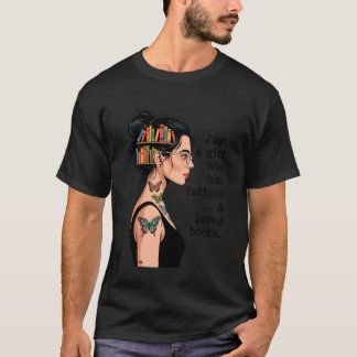 Nur ein Mädchen, das Tätowierungen hat und Bücher T-Shirt