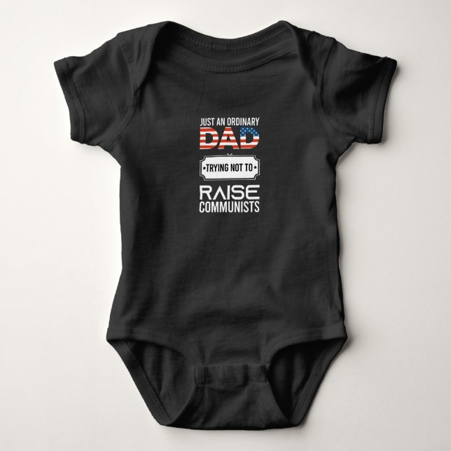 Nur ein normaler Vater, der versucht, den Kommunis Baby Strampler (Vorderseite)
