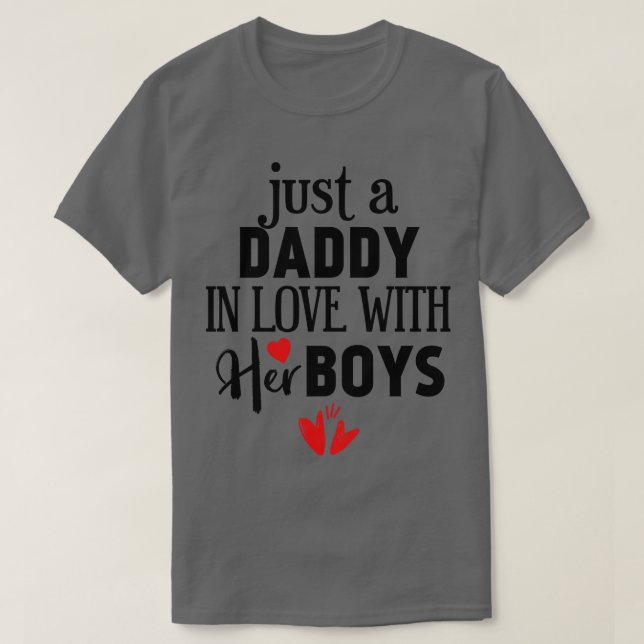 Nur ein Papa in Liebe mit seinen Jungs T-Shirt (Design vorne)