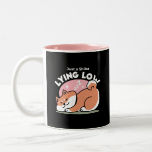Nur ein Shiba, der niedrig fliegt: Niedliches Shib Zweifarbige Tasse