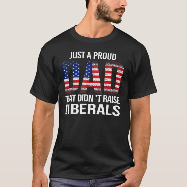 Nur ein stolzer Vater, der den stolzen Vater 2022  T-Shirt (Vorderseite)