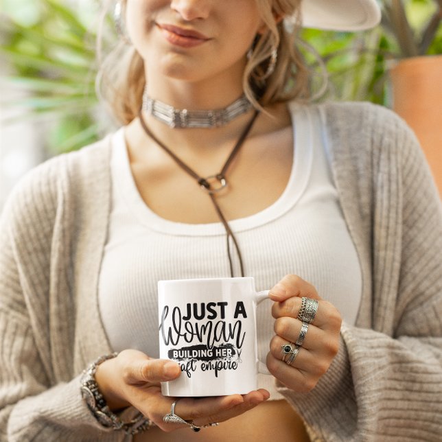 Nur ein weibliches Gebäude ihres Handwerksreiches Kaffeetasse (Just A Woman Building Her Craft Empire Coffee Mug)