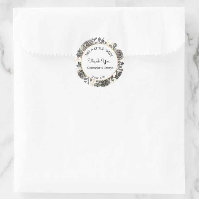 Nur ein wenig SweetTreat Black Rose Gastgeschenk H Runder Aufkleber (Tasche)