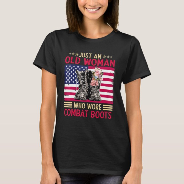 Nur eine alte Frau, die Kampfstiefel trug T-Shirt (Vorderseite)