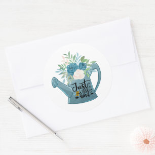 Nur eine Aquamarine Blumenbewässerung kann eine po Runder Aufkleber