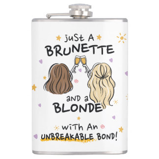 Nur eine brünette und eine blonde Flasche Flachmann