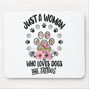 Nur eine Frau, die Hunde und Tattoos Liebe Mousepad