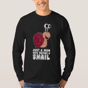 Nur eine Mutter, die eine Schnecke aufzog T-Shirt