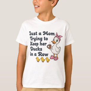 Nur eine Mutter, die versucht, ihre Enten in einer T-Shirt