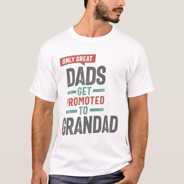 Nur große Vater werden in Großformat befördert T-Shirt (Vorderseite)