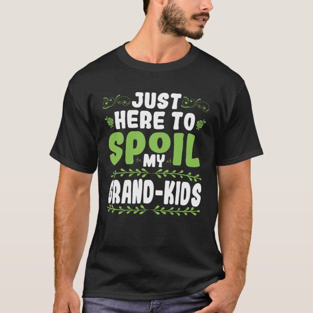 Nur here to pamper my grandchildren T-Shirt (Vorderseite)