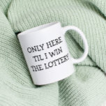 Nur hier, bis ich Lotterie gewinne lustig Kaffeetasse<br><div class="desc">Dieses Design kann in dem Bereich personalisiert werden, der durch das Ändern des Fotos und/oder Textes zur Verfügung gestellt wird. Oder Sie können es anpassen, indem Sie den Mausklick auswählen, um weitere Optionen anzupassen, um die Farbe des Hintergrunds zu löschen oder zu ändern, Text hinzuzufügen, die Textfarbe oder den Stil...</div>