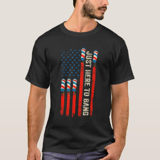 Nur hier, um die amerikanische Flagge Feuerwerk 4. T-Shirt