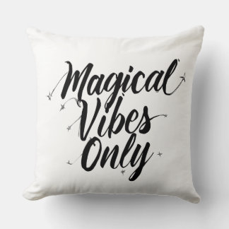 Nur Magische Vibes Kissen – Cozy Modern