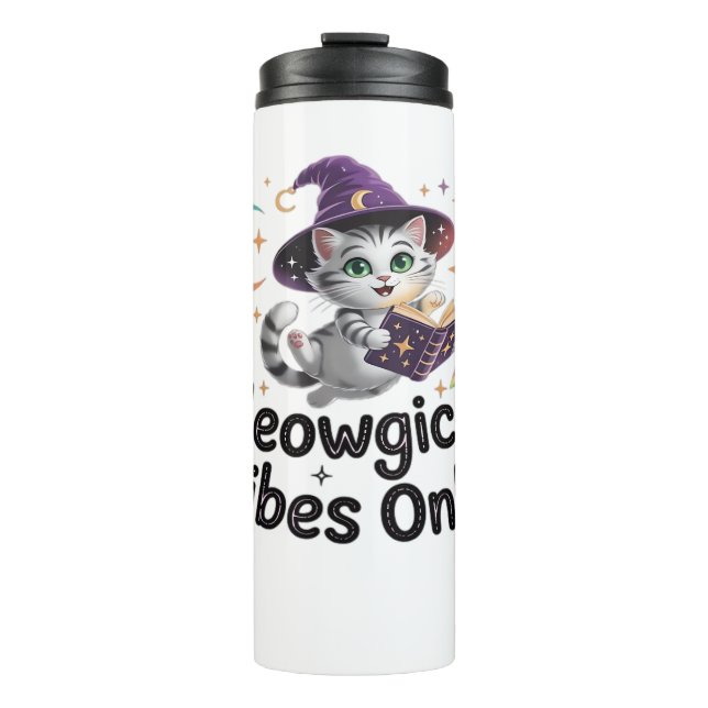 Nur Meowgical Vibes, Floating Kawaii Witch Cat Ov Thermosbecher (Vorderseite)