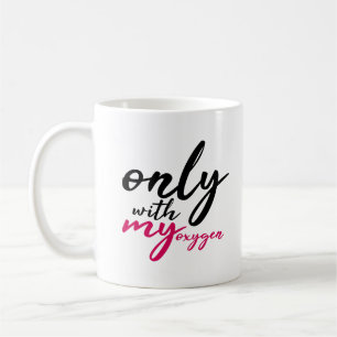 Nur mit meinem Sauerstoff-Schwarz-Rosa-Zitat Kaffeetasse