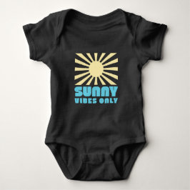 Nur Sunny Vibes - Bold Retro Sunshine Graphic Baby Strampler