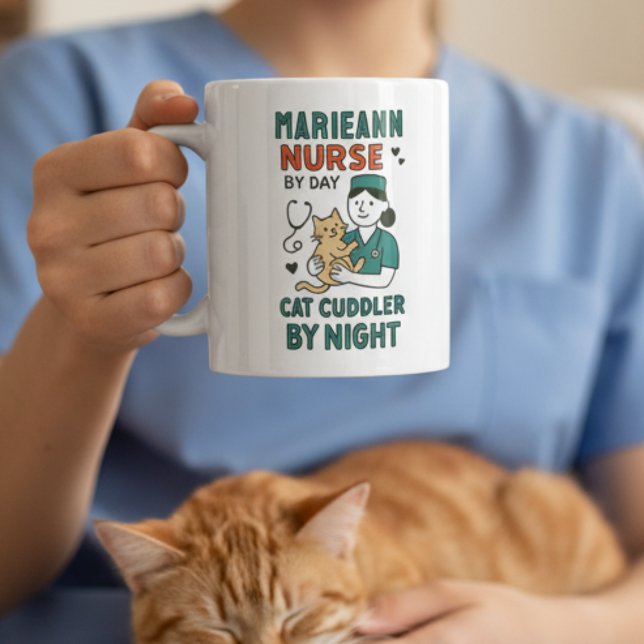 Nurse by Day Cat Cuddler by Night – Cute Pet Lovin Kaffeetasse (Von Creator hochgeladen)