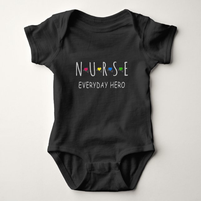 Nurse Everyday Hero Baby Strampler (Vorderseite)