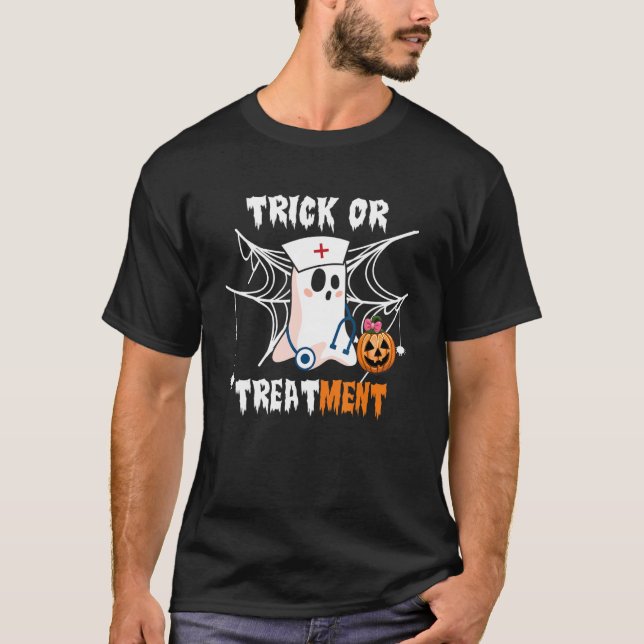 Nurse Halloween Trick oder Behandlung T-Shirt (Vorderseite)