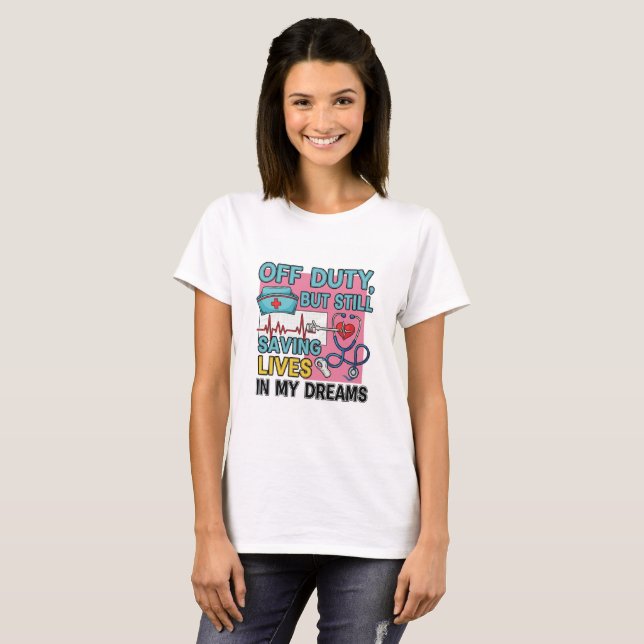 Nurse off Duty“ T-Shirt – Lustiges Shirt (Vorne ganz)