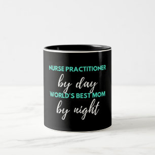Nurse Practitioner by Day World ist die beste Mama Zweifarbige Tasse